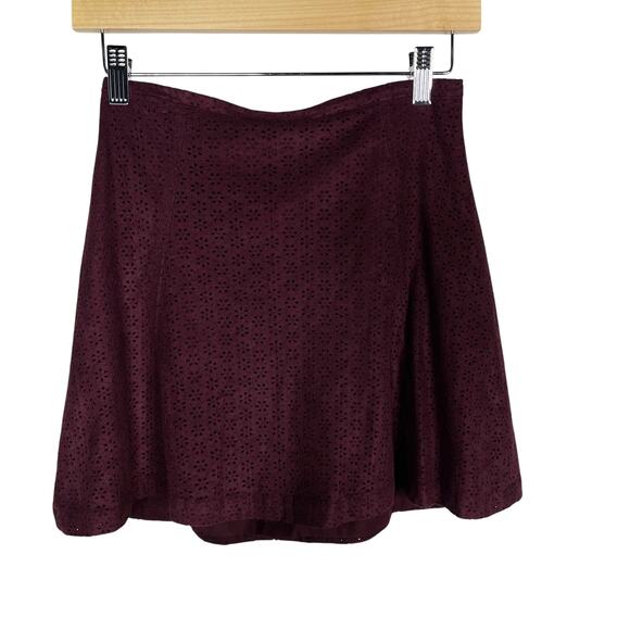 Express 00 Burgundy Red Perforated Faux Suede A Line Mini Skirt Floral Pattern - Picture 1 of 7